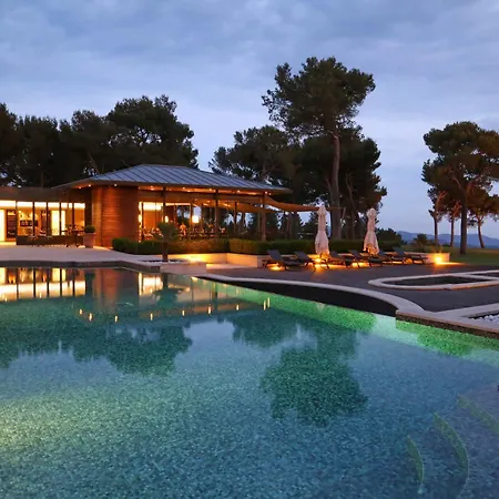 L'hotel & Du Castellet Otel 5*