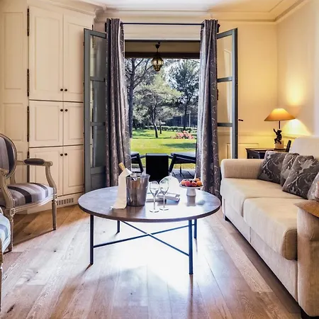 L'hotel & Du Castellet فندق