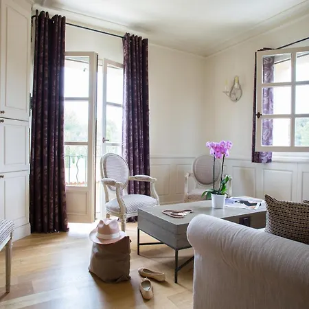 L'hotel & Du Castellet فندق لو كاستليت