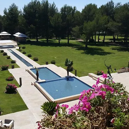 L'hotel & Du Castellet لو كاستليت