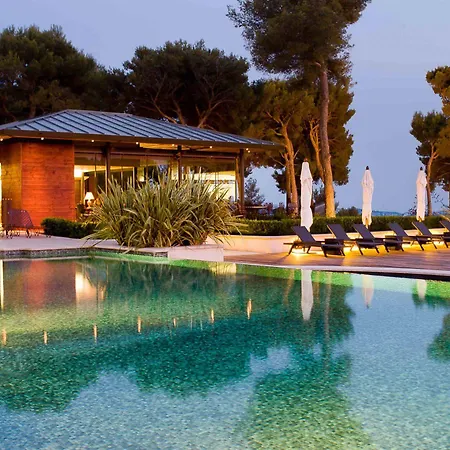 L'hotel & Du Castellet فندق 5*